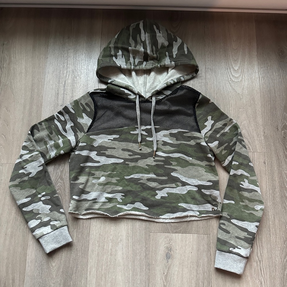 Guess camo print crop top size small